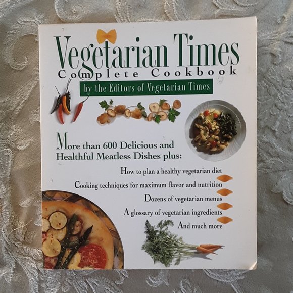 Vegetarian Times Complete Cookbook 600+ Recipes PB Book Preowned - Picture 1 of 5